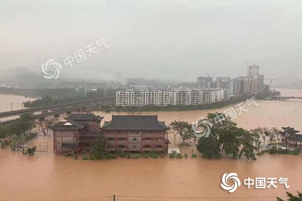 南方大部连遭强降水袭击 华北东北高温再“加码”