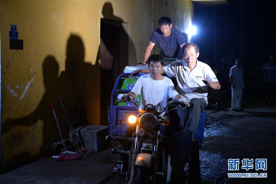 (防汛抗洪)(4)淮河蒙洼蓄洪区深夜转移