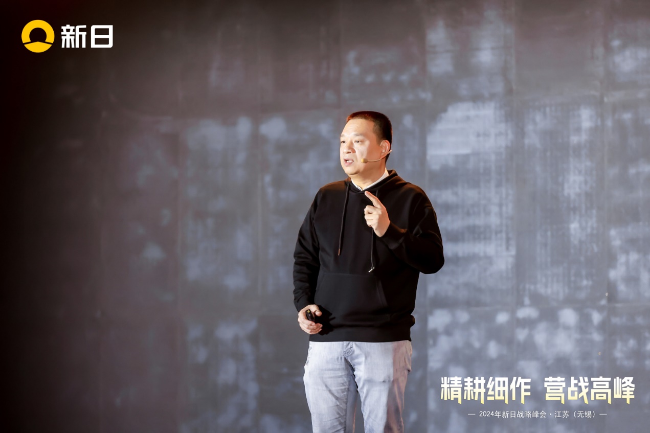 人站在墙边

描述已自动生成