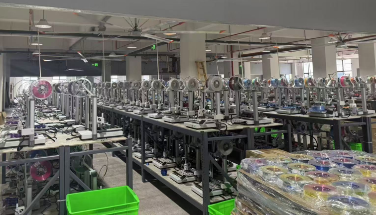 曾豪的自动化3D打印玩具新厂已经投产开工。受访者供图