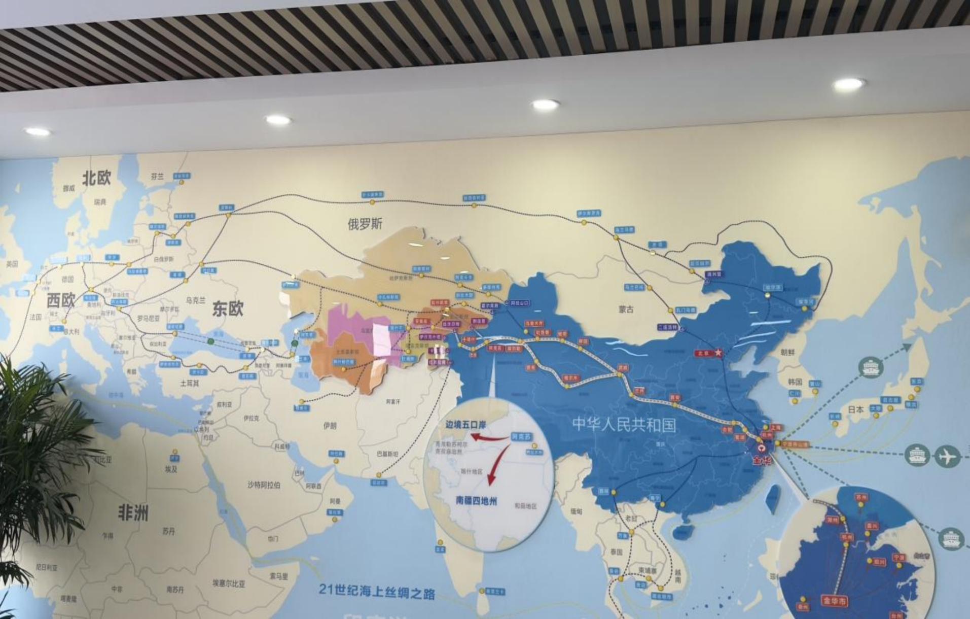 援疆班列和“浙新吉”专列运行示意图。人民网记者 焦磊摄