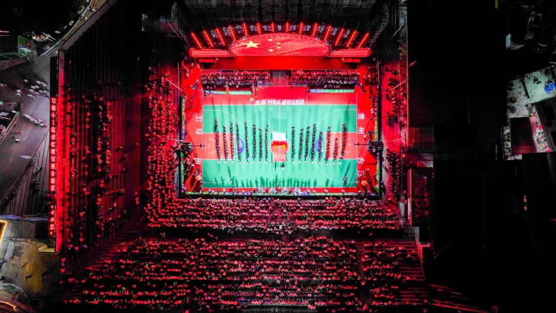 10月12日,贵州省台江县台盘村,大地流彩·2025年全国和美乡村篮球大赛(村BA)总决赛开幕式。赛事主办方供图