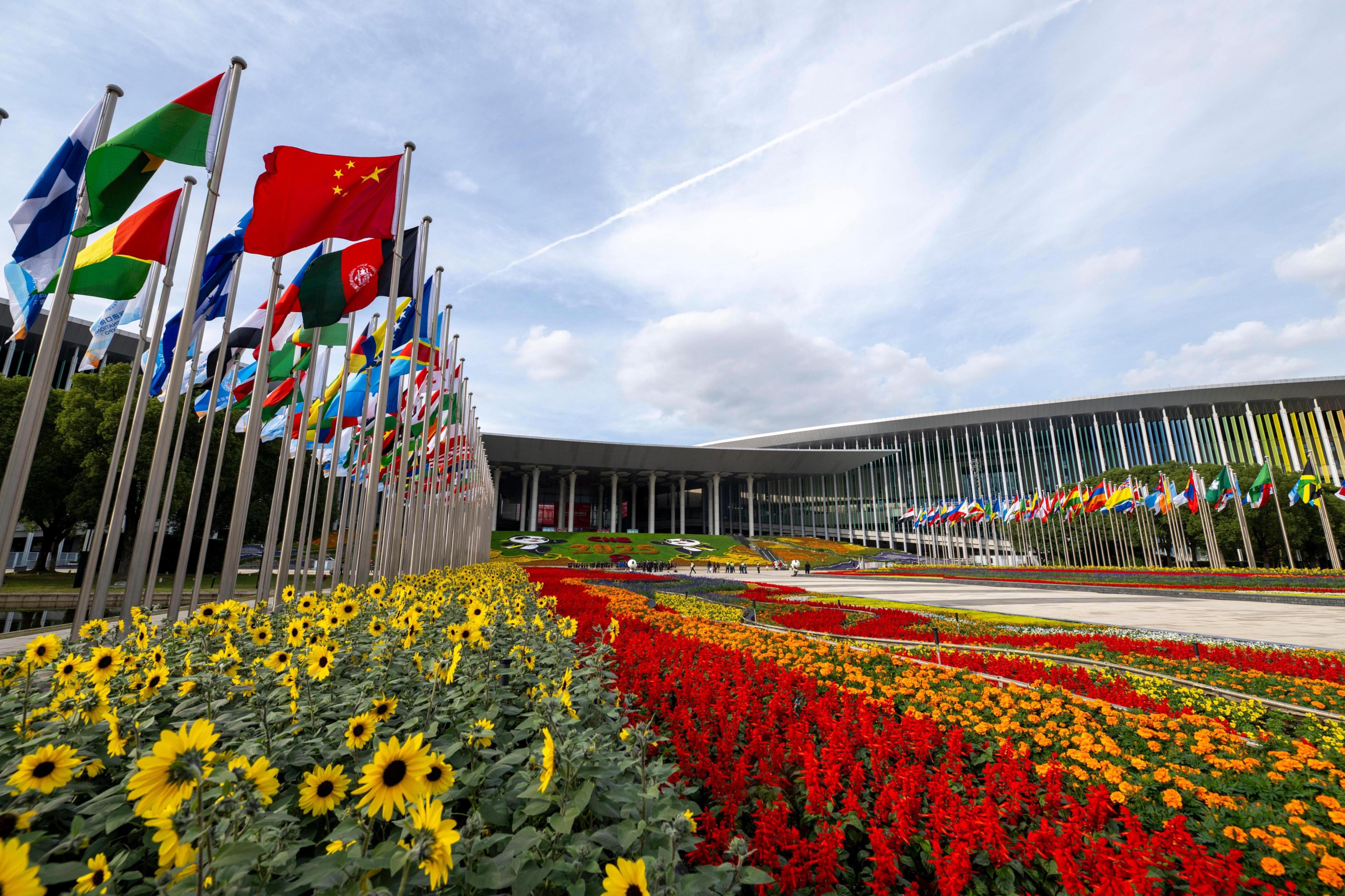 11月3日，第八届中国国际进口博览会举办场地——国家会展中心（上海）南广场。人民网记者 翁奇羽摄