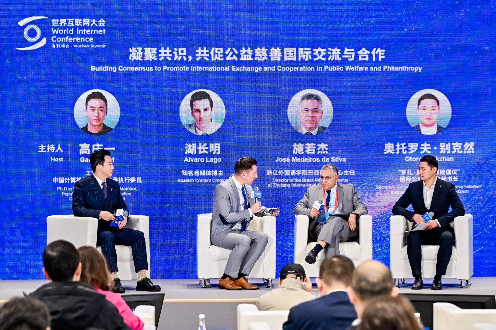 浙江外国语学院巴西研究中心主任施若杰、“罗扎·奥通巴耶娃倡议”国际公益基金会秘书长奥托罗夫·别克然参与圆桌对话。主办方供图