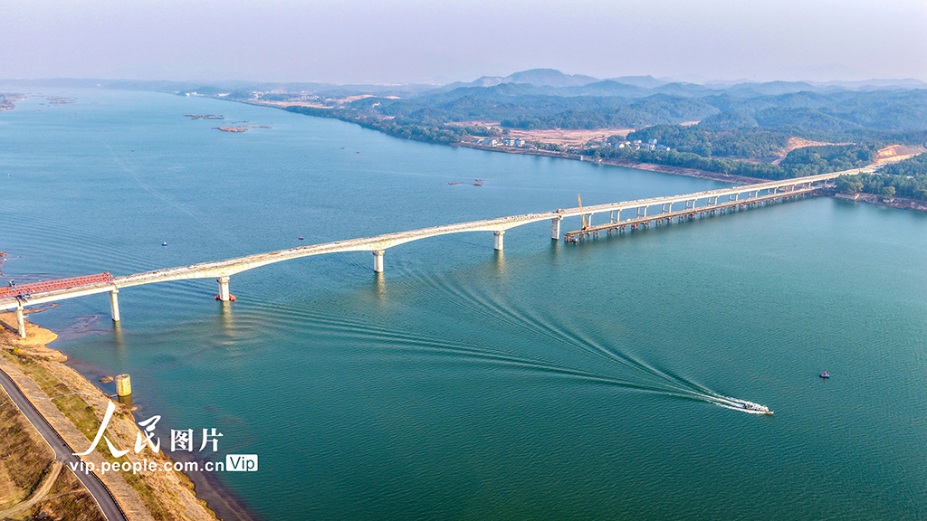 江西峡江：赣江仁和大桥建设忙
