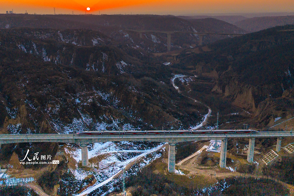 陕西：西延高铁开通运营