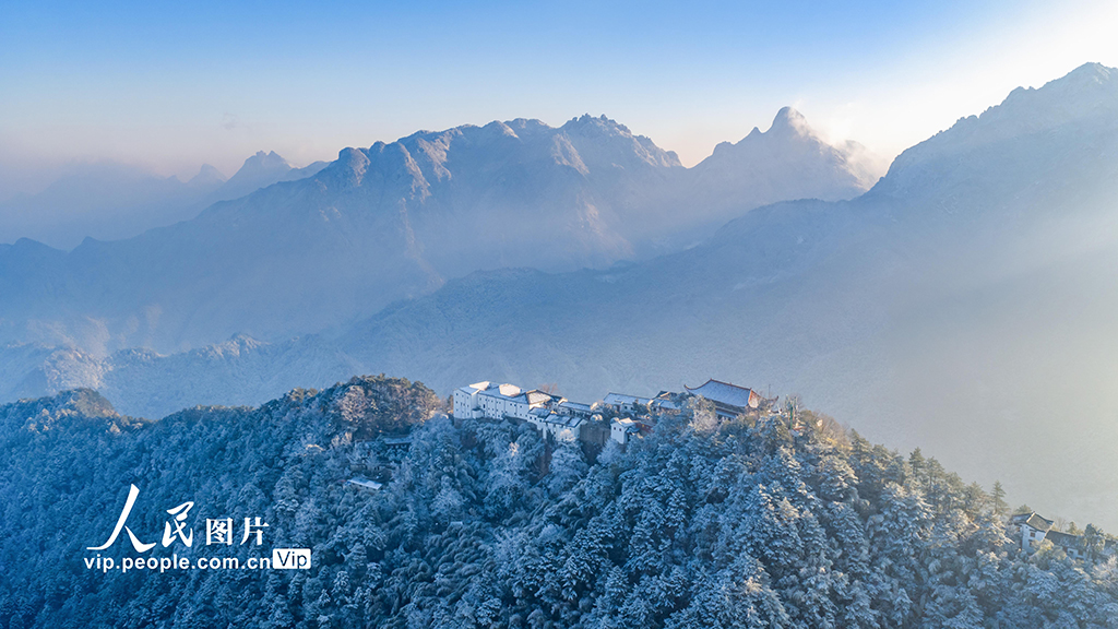 安徽池州：九华山雪景如画