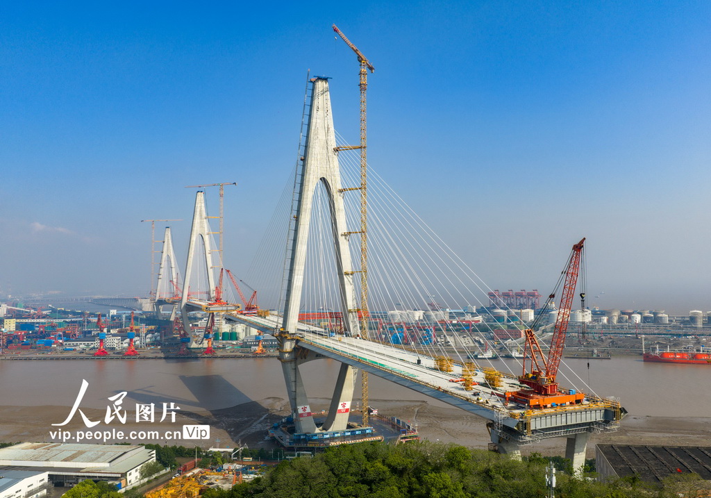 浙江宁波：甬江特大桥建设正酣
