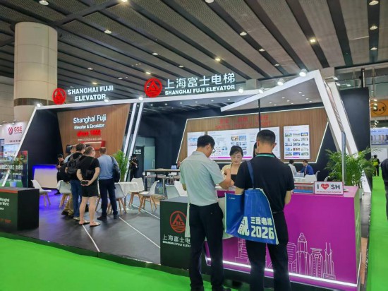 这是5月20日拍摄的第17届中国国际电梯展览会现场(手机照片)。新华社记者 王丰 摄