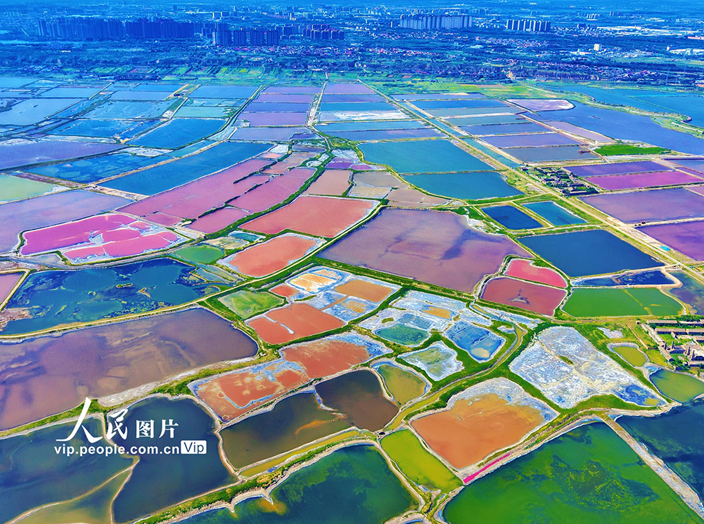 山西运城：夏日盐湖色彩斑斓