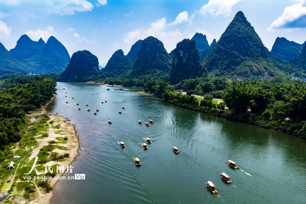 广西阳朔：游漓江 赏美景