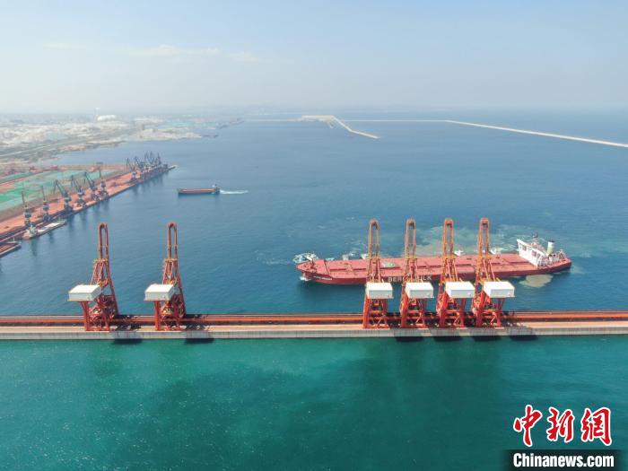 山东港口烟台港转口日韩铁矿货量居全国第一