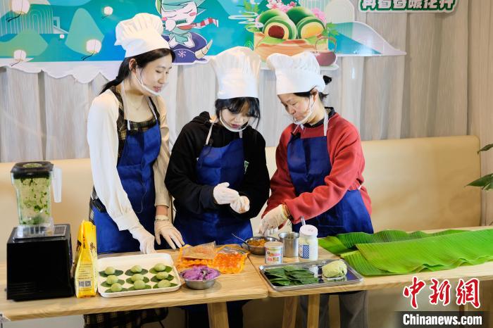福建高校学子共度“云端上的清明”