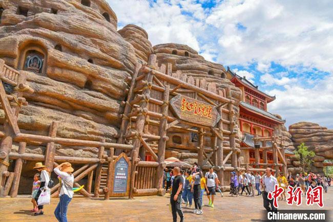 甘肃嘉峪关高科技塑“丝路乐园”：千里河西走廊有“动静”