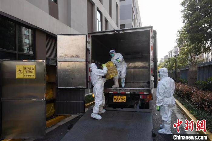 （上海战疫录）上海创新设立“点长制”助方舱、集中隔离点医废及时收运处置