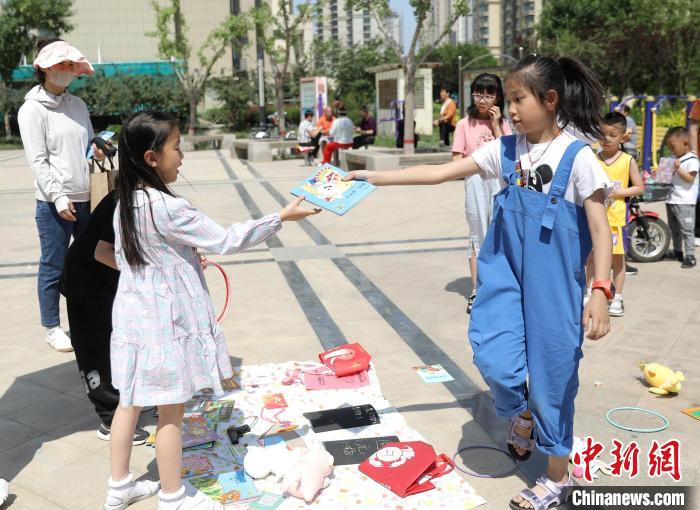 河北衡水:“跳蚤市场·儿童集市”欢乐多