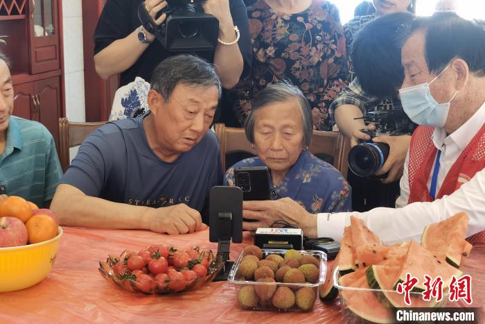 一场双向奔赴的寻亲之旅：失散60年家庭终获团圆