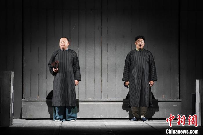 原创话剧《福寿全》登台谢幕演绎“一边笑，一边活”