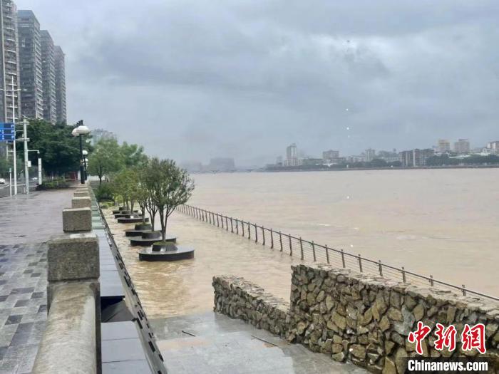 持续强降雨致粤北韶关近百镇街受灾、影响逾6万人