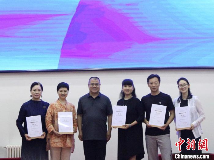 中国东方演艺集团特聘舞蹈家古丽米娜、肖雨为领衔主演