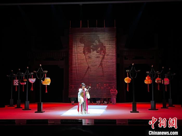 图为沈铁梅携川剧《李亚仙》唱响第五届川剧节。　钟旖 摄