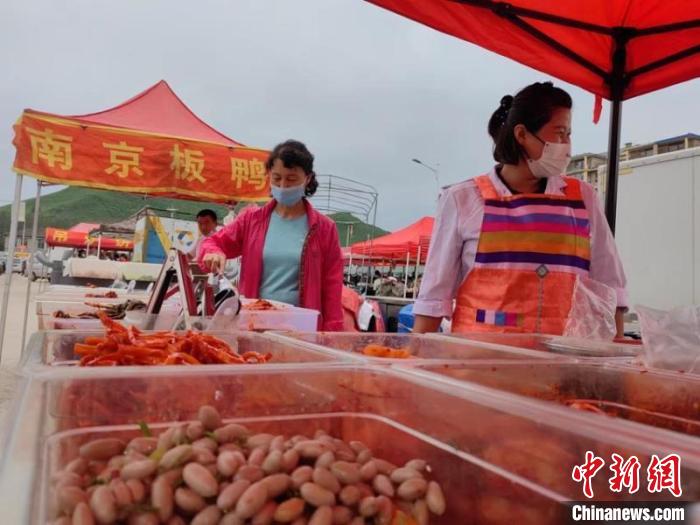 永吉早市的摊位 石洪宇 摄