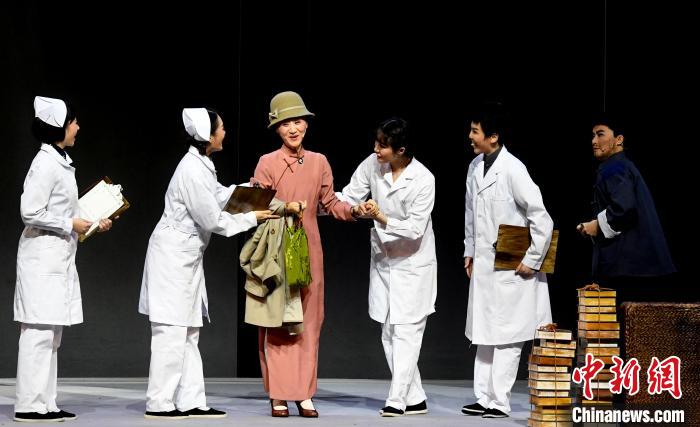 原创现代越剧《万婴之母》福州献演