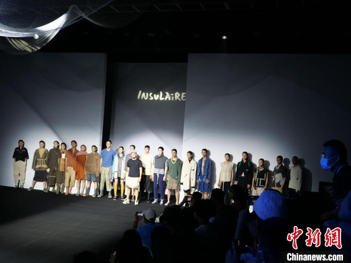 海南昌江“黎锦织山海”主题时装秀现场 凌楠 摄