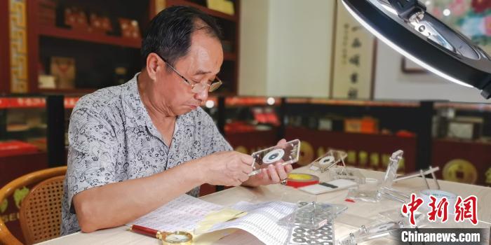 革命后代守护“红色货币”40载：冀完整呈现中国红色金融货币史