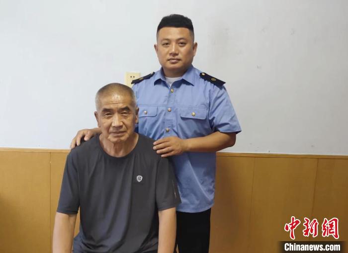 从军装到铁路制服：父与子的人生接力