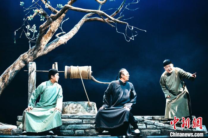 话剧《断金》在厦上演张国立、王刚、张铁林“铁三角”亮相