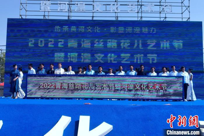 图为沿黄城市代表在开幕式合影。 李隽 摄 图为沿黄城市代表在开幕式合影。 李隽 摄