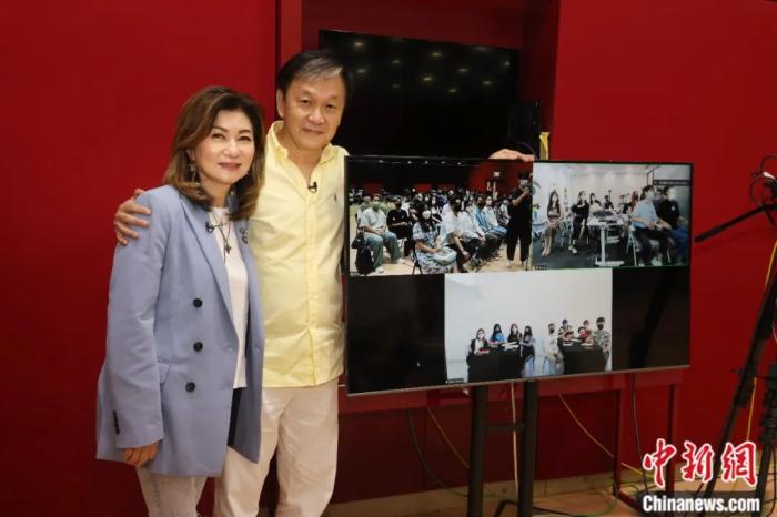 无线电视助理总经理(艺员管理及发展)乐易玲和2022年TVB艺员训练班校长陈德森。TVB提供
