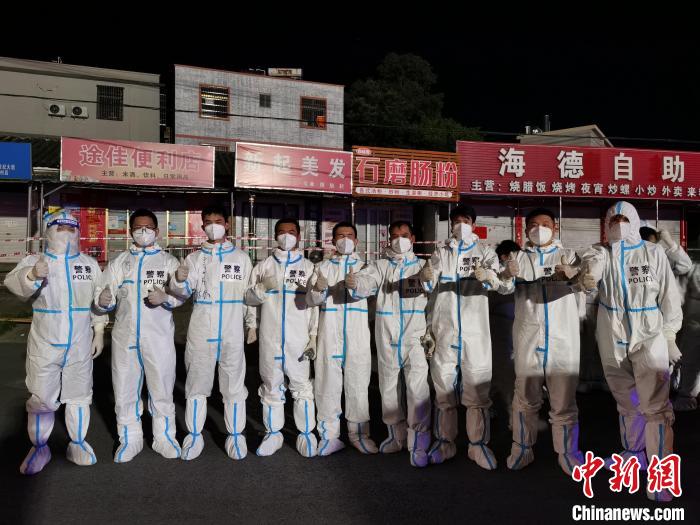 张恭文随贺州市公安局抗疫支援队伍刚抵达北海。　受访者供图