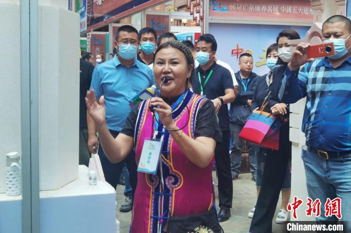 少数民族小调亮相黑河市文博会 王琳 摄 少数民族小调亮相黑河市文博会 王琳 摄