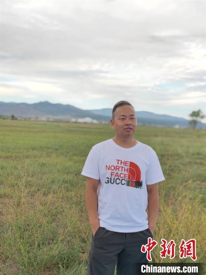 “80后”作家刘霄:用长篇小说《最后一任扶贫队长》记录脱贫攻坚壮举