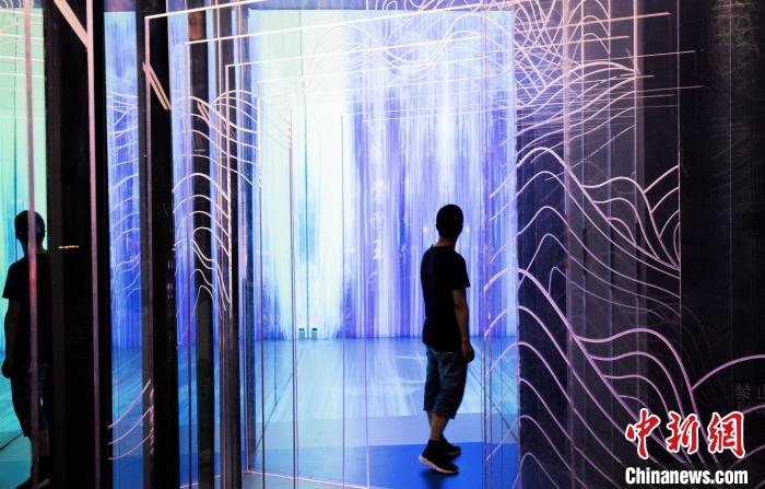 从《画游千里江山》到《DT+谐音梗艺术联展》重庆“智慧”文创频出圈