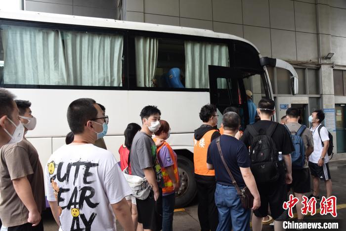 自夏季打击整治“百日行动”以来，上海警方已累计破获养老诈骗案件80余起。　上海警方供图