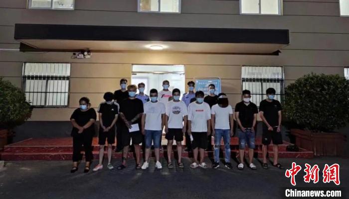 抓获犯罪嫌疑人 安徽警方供图 抓获犯罪嫌疑人 安徽警方供图