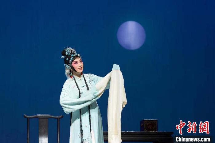 闽剧传承领军人携《双蝶扇》亮相戏曲百戏盛典