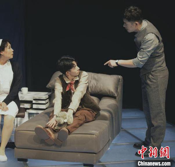 法国“莫里哀奖”最佳作品、话剧《大象之歌》中文版上海首演