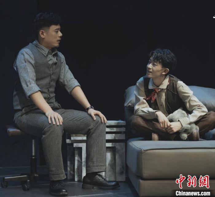 中文版主创团队反复推敲剧本，在保留了剧作内核的同时，也进行了大量人物设定和剧情细节的润色和优化。　崔朗 摄