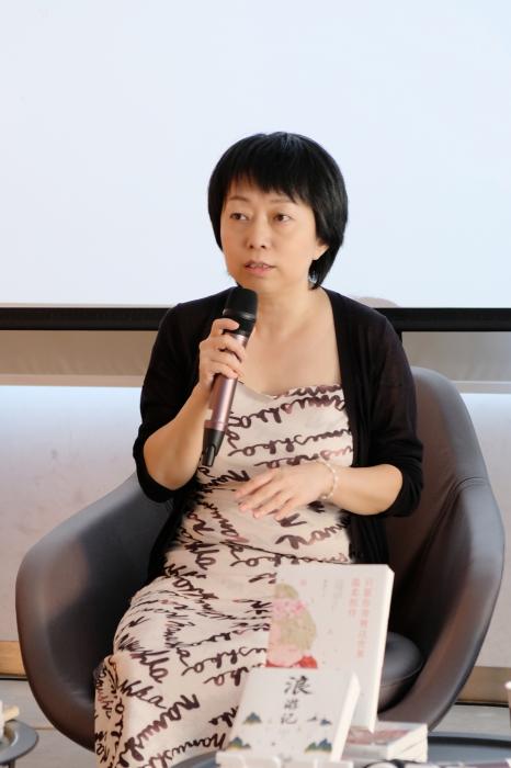 作家水木丁在分享会上。主办方供图