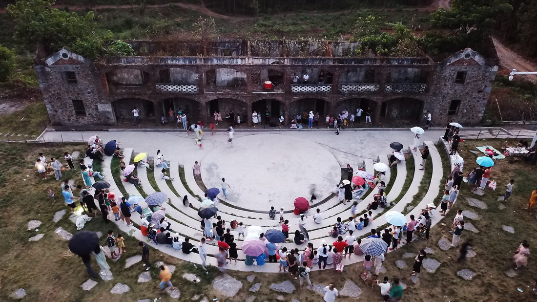 8月20日，乡村艺术节在大元社露天剧场举行（无人机照片）。