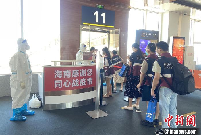 三亚新增感染者连续10天下降省外援助医护将陆续返程