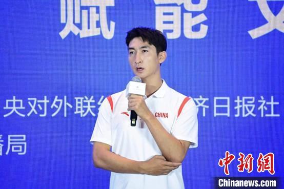奥运冠军武大靖参加2022年中国网络文明大会网络内容建设论坛 田雨昊 摄 奥运冠军武大靖参加2022年中国网络文明大会网络内容建设论坛 田雨昊 摄