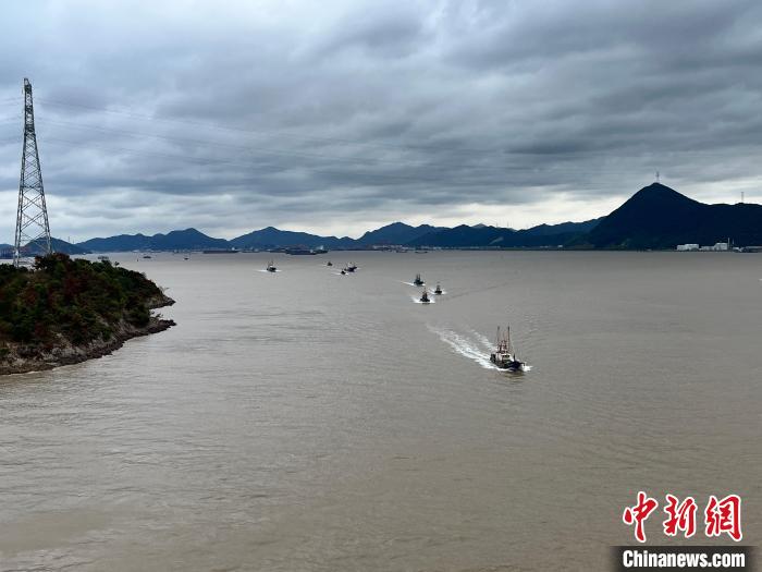 海事部门巡航现场。 麻宏宇供图 海事部门巡航现场。 麻宏宇供图