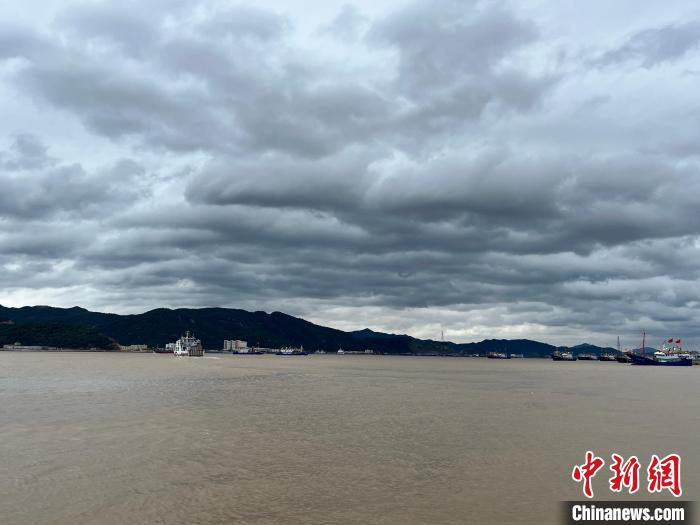 “轩岚诺”将持续影响东海浙江宁波筑牢海上安全防线