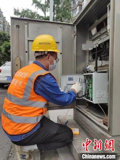 高效保障城市照明正常运维。　成都城投 供图