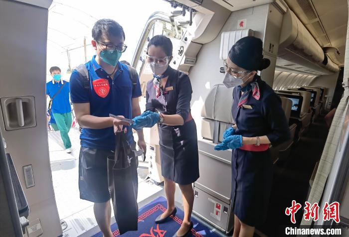 东航4架宽体机再飞海南从三亚接1009名上海医护凯旋